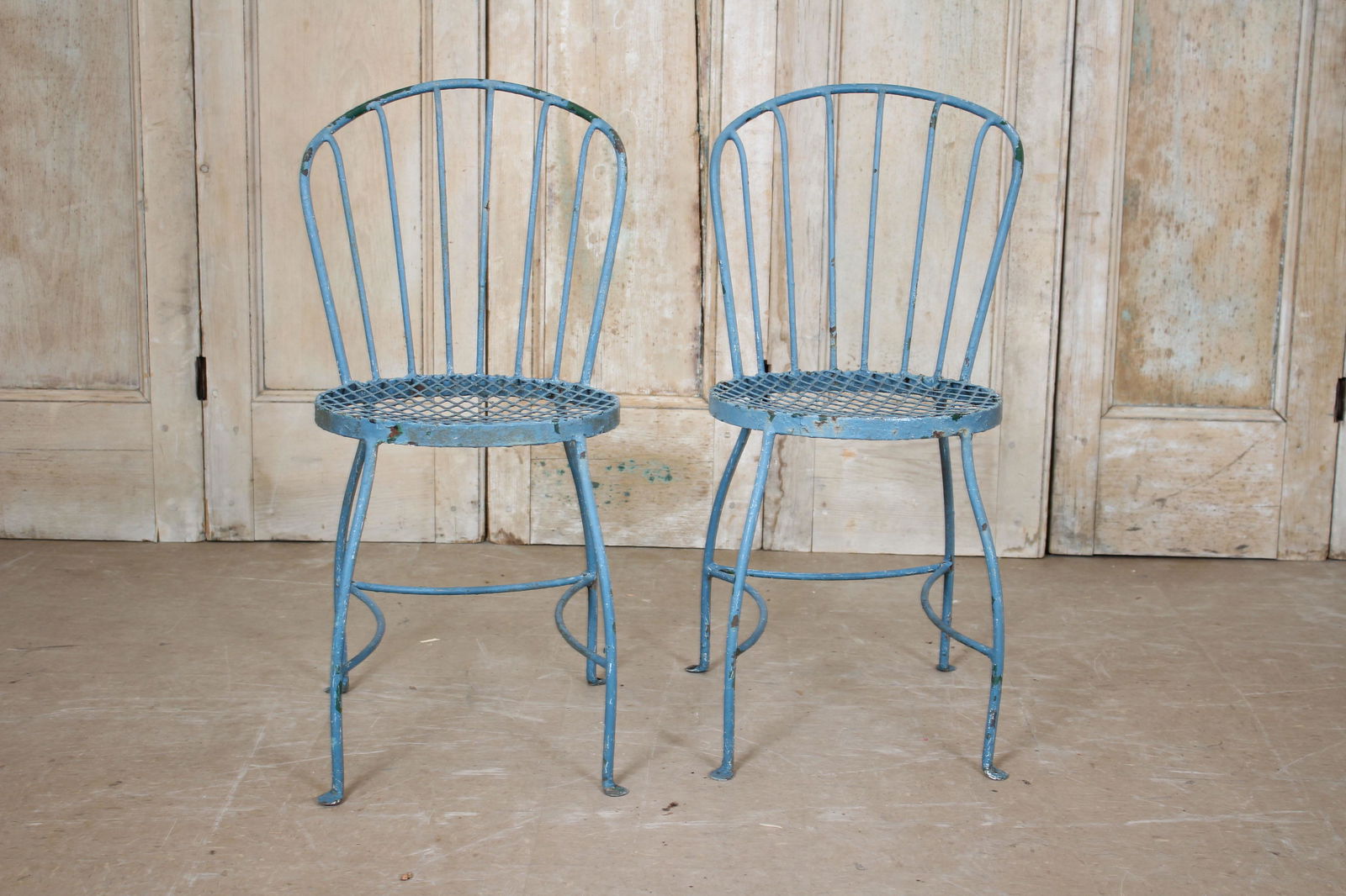 2 Wrought Iron Windsor Style Chairs (1 of 6)