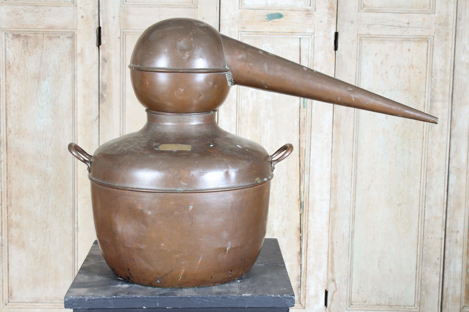 Vintage Federally Regulated Copper still: Copper still, plaque on side reads "The Federal Law Requires that this Still is to be Registered at the U.S. Revenue Collector Your District Before Use". Size: 19.5" H x 29" W x 14" D.
