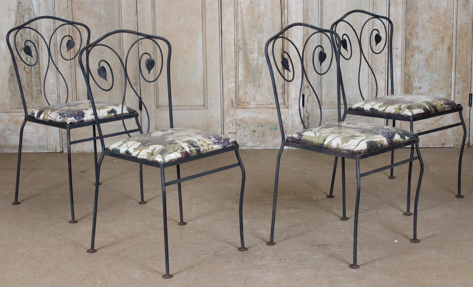 4 Wrought Iron Vine Back Chairs: 4 Wrought Iron Vine Back Chairs. Size: 34.5" H x 20" W x 21" D (NHJ 54)