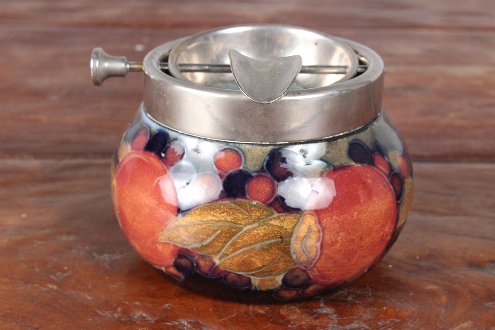 Vintage Moorcroft Gimbaled Ashtray: Vintage Moorcroft Gimbaled Ashtray. Size: 3" x 3" x 3.5"