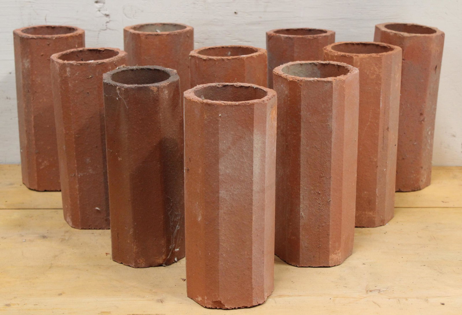 10 Pc Lot of Terracotta Chimney Caps: 10 pieces of terracotta chimney caps. Size: 12.75"H x 5.5" Hex ***Please Note: This is an on-site online auction with specific Pick up terms and conditions. Pick up day is scheduled for 8/29 in Frazer
