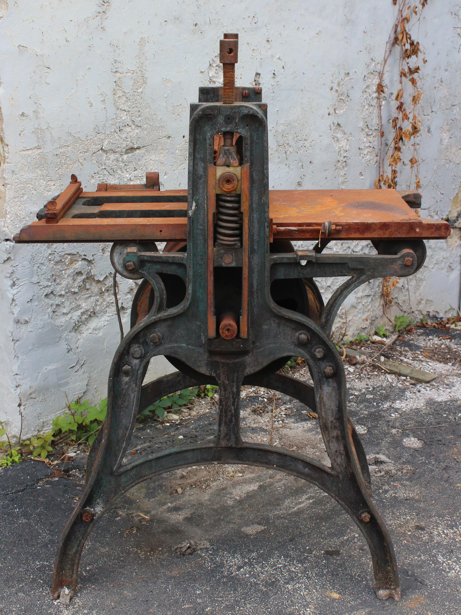 MM Kelton and Sons Etching Press: MM Keltons and Sons Etching/Intaglio Press. Size: 53" x 40" x 23" ***Please Note: This is an on-site online auction with specific Pick up terms and conditions. Pick up day is scheduled for 8/29 in Fra