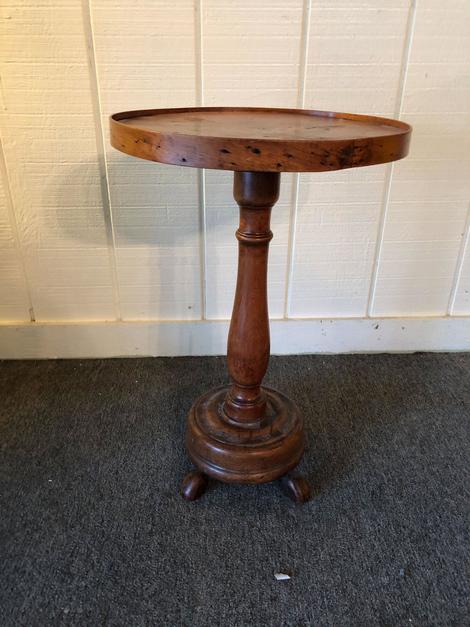 Antique William and Mary Style Candle Stand: Antique William and Mary Style Candle Stand. Dish top on turned baluster and base. Size: 23.5" x 26" diameter. ***Please Note: This is an on-site online auction with specific Pick up terms and conditi