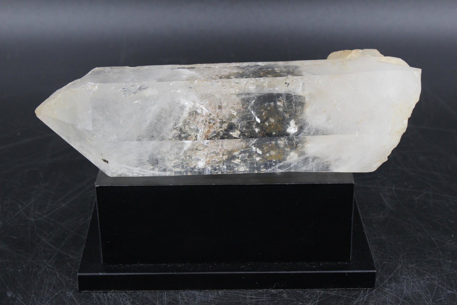 752g Quartz Crystal Specimen: 752g Quartz Crystal Specimen. Size: 2"H x 7.5"W x 3"D Weight: 752g