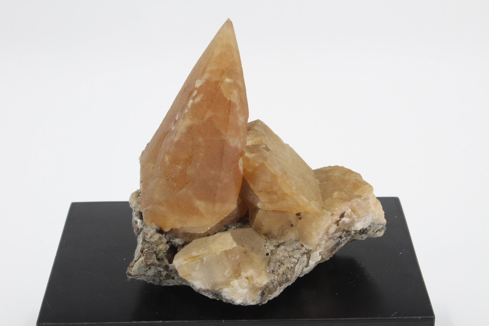 324g Geological Crystal Cluster Specimen: 324g Geological Crystal Cluster Specimen. Size: 3.25"H x 3.5"W x 2.5"D Weight: 324g