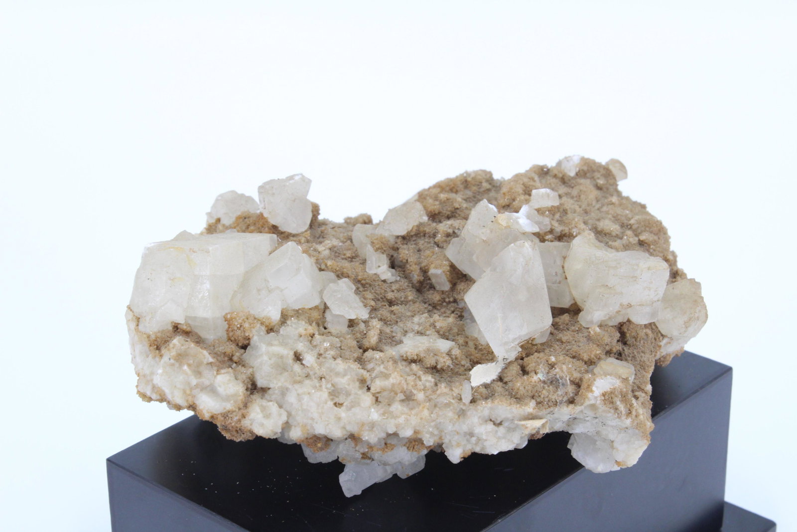 554g Geological Mineral Crystal Specimen: 554g Geological Mineral Crystal Specimen. Size: 2"H x 6"W x 5"D Weight: 554g