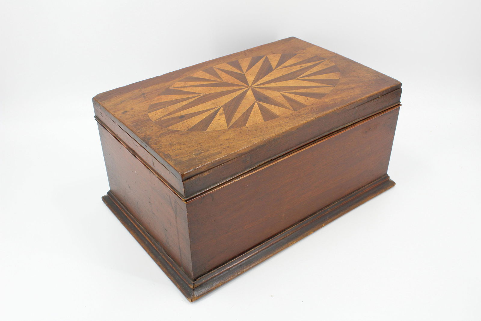 Parquetry Inlaid Box (1 of 7)