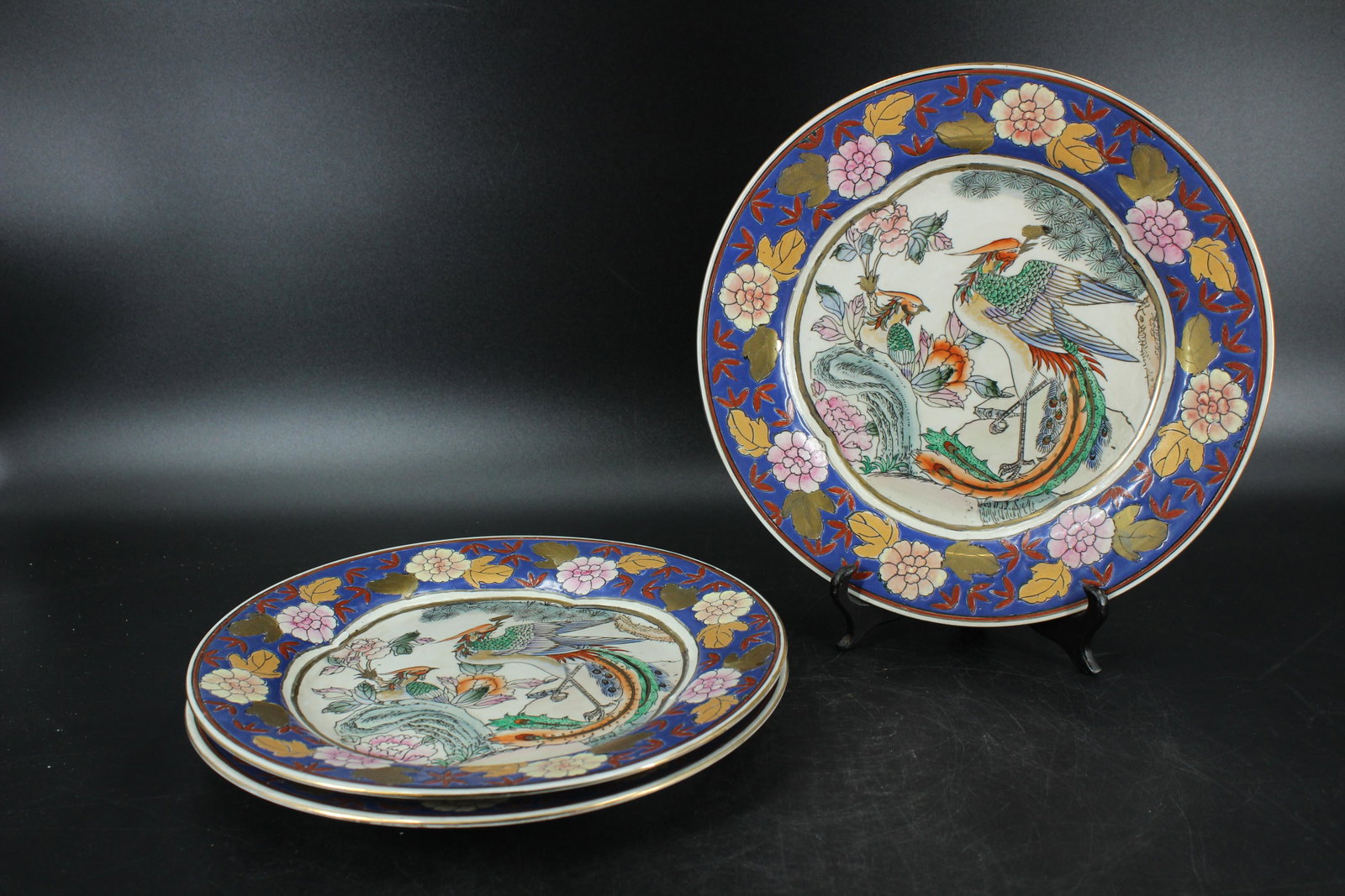 3 Chinese Imari Enamel Porcelain Plates: 3 Chinese Imari Enamel Porcelain Plates. Size: 12" diameter