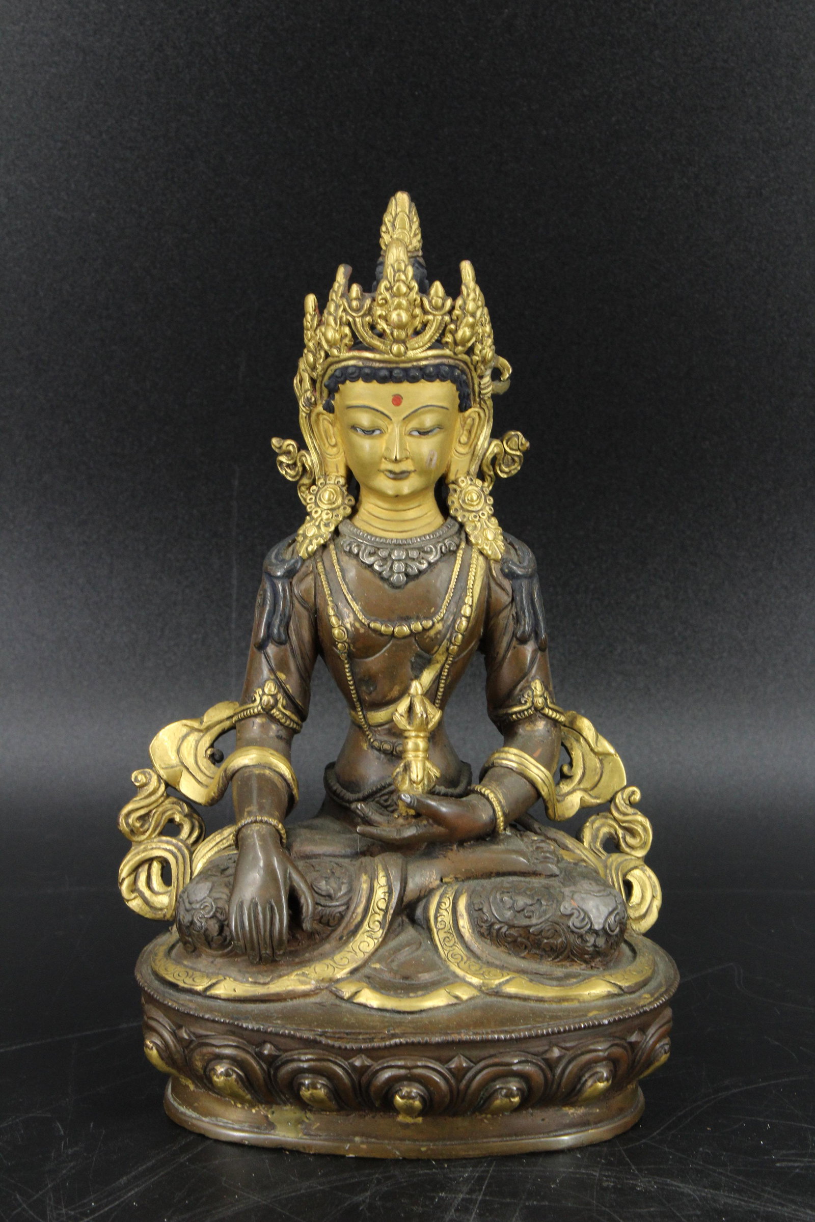 Sino Tibetan Gilt Bronze Buddha: Sino Tibetan Gilt Bronze Buddha. Size: 8.5"H x 5.5"W x 4"D