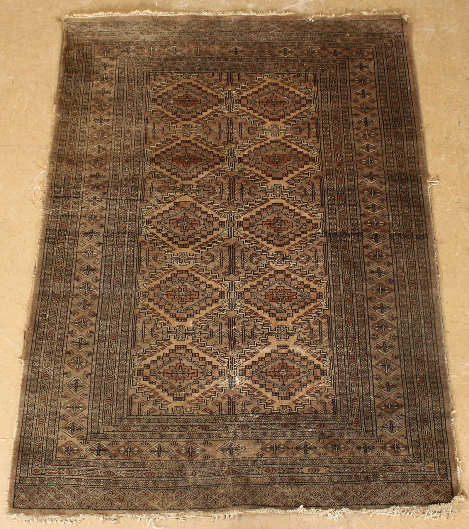 Turkmen Style Rug 4'1" x 6': Turkmen Style Rug 4'1" x 6', 10 lbs