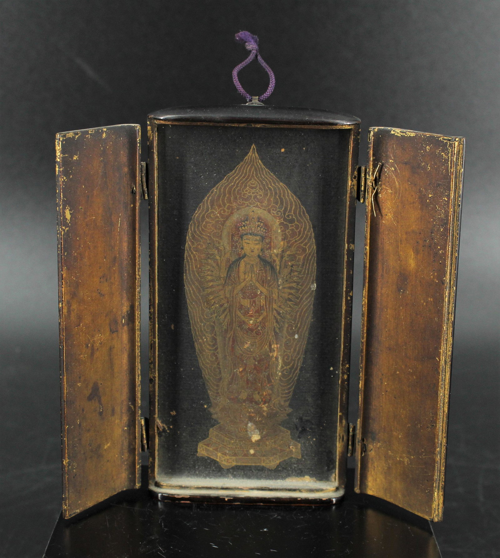 Japanese Maki-e Travelling Butsudan Tabernacle: Japanese Maki-e Travelling Butsudan Tabernacle. Size; 5.5" x 2.75" closed.