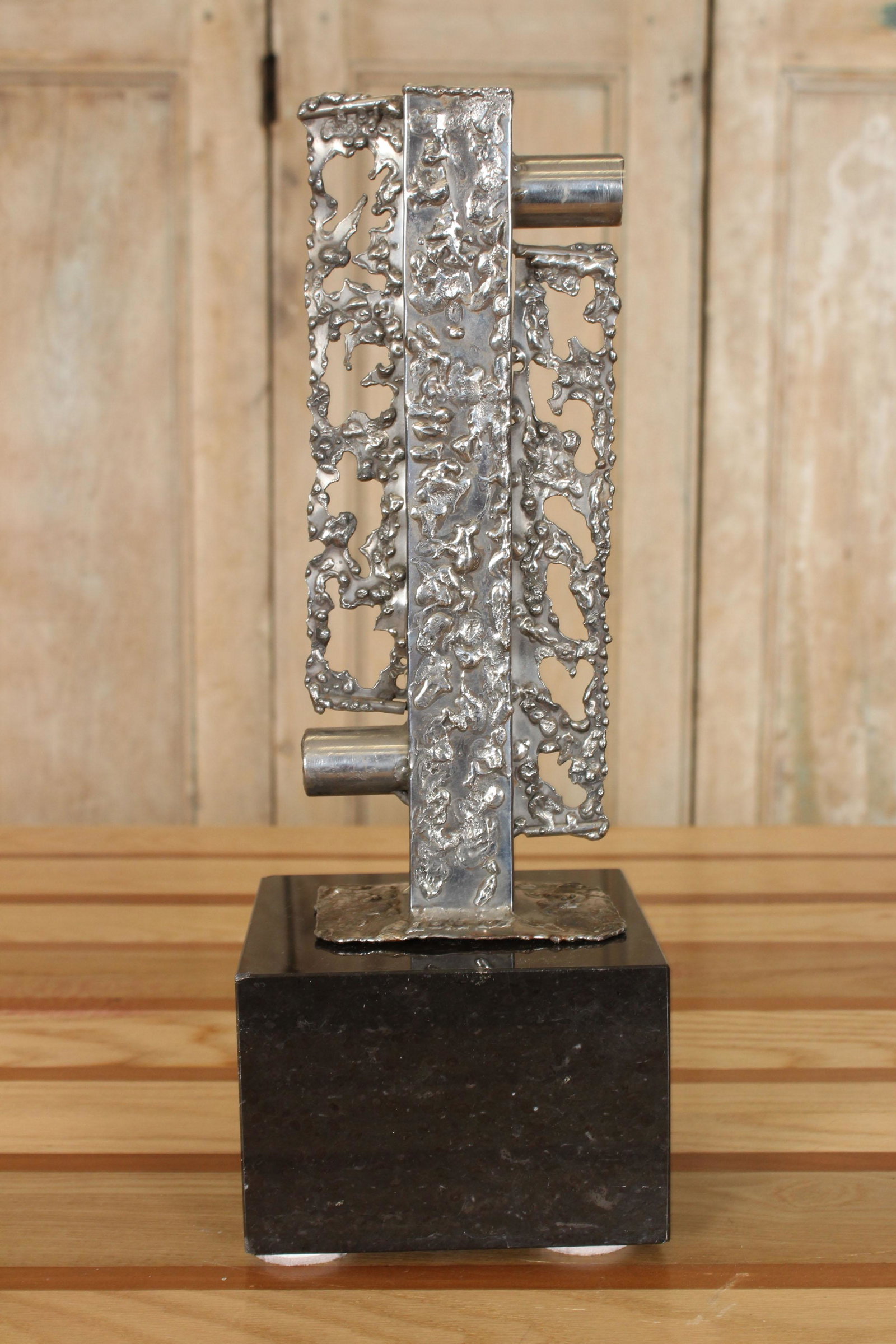 Plugs and Lace by Diogenes Brutalist Sculpture: Plugs and Lace by Diogenes Brutalist Sculpture. Artist unknown. Size: 16" H x 5.75" W x 5.25" D