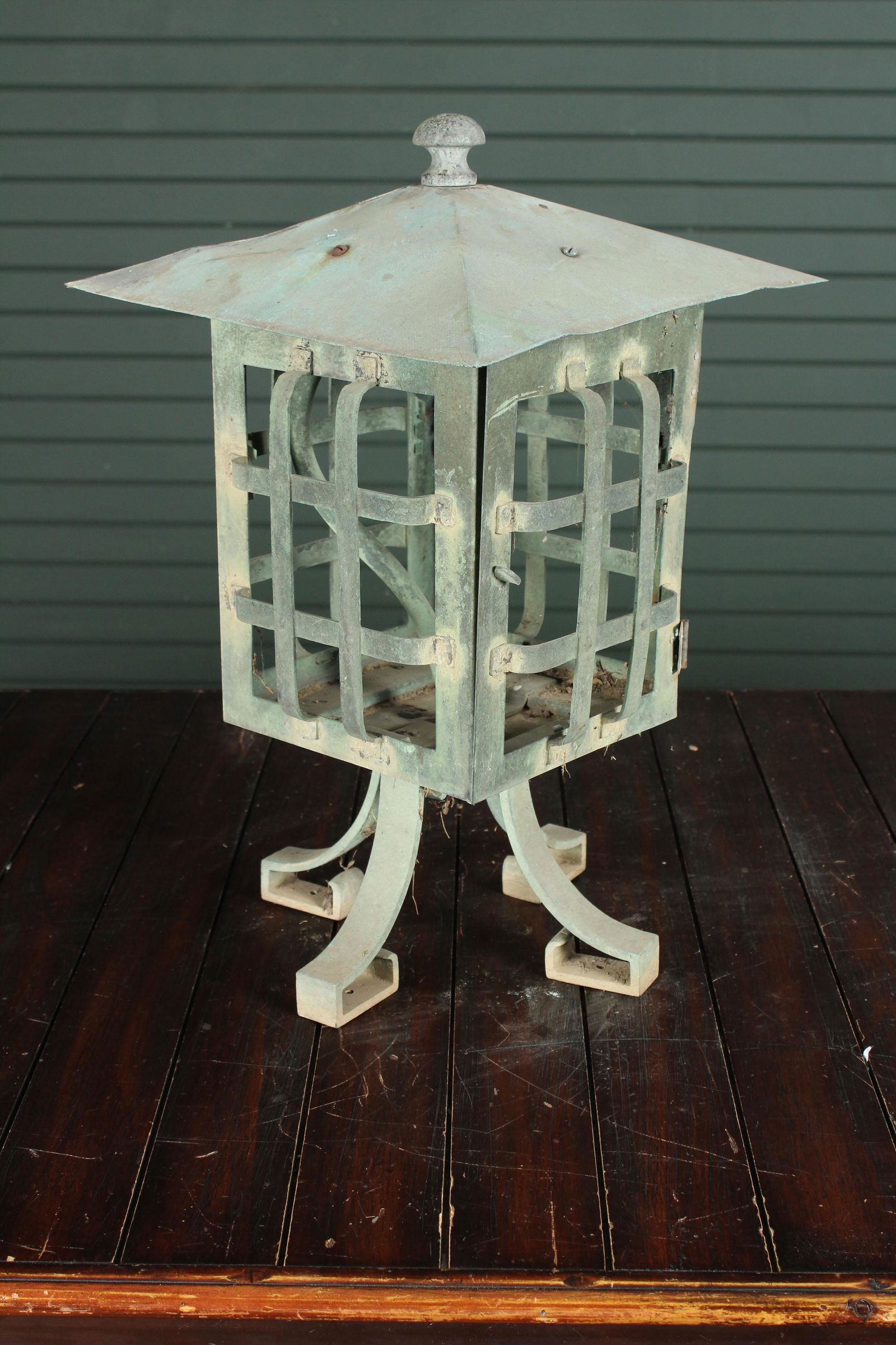 Period Arts and Crafts Post Lantern (1 of 8)