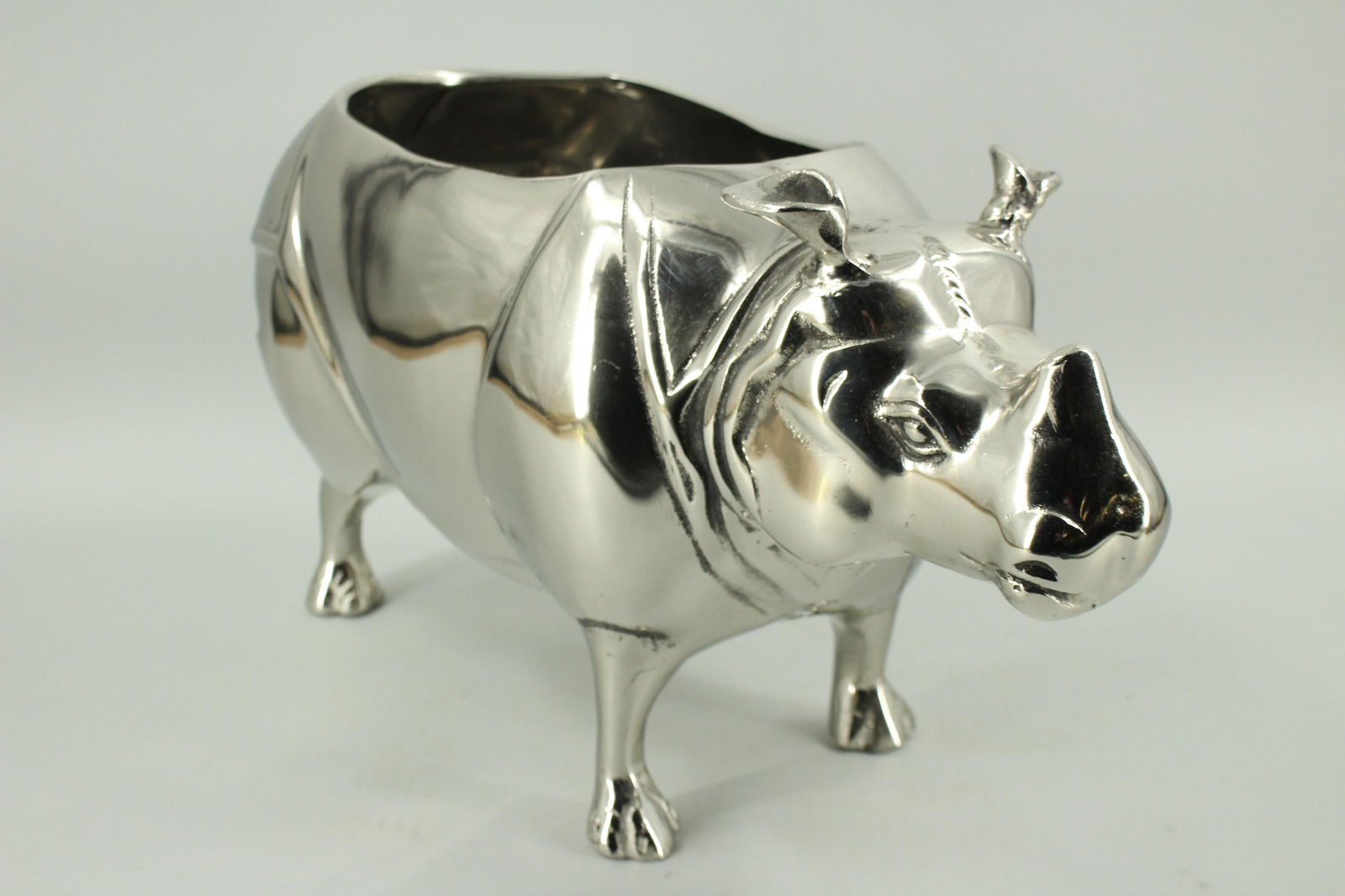 Rhino Form Planter (1 of 9)