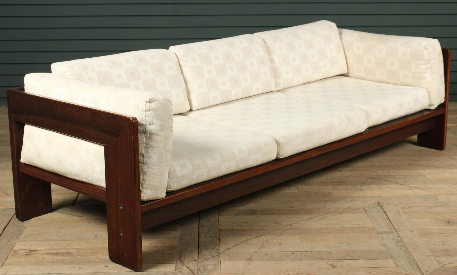 Italian Mid Century Modern Gavina Sofa: Alfra and Tobia Scarpa for Gavina three cushion rosewood sofa. Size: 24.5" H x 83.5" W x 30" D