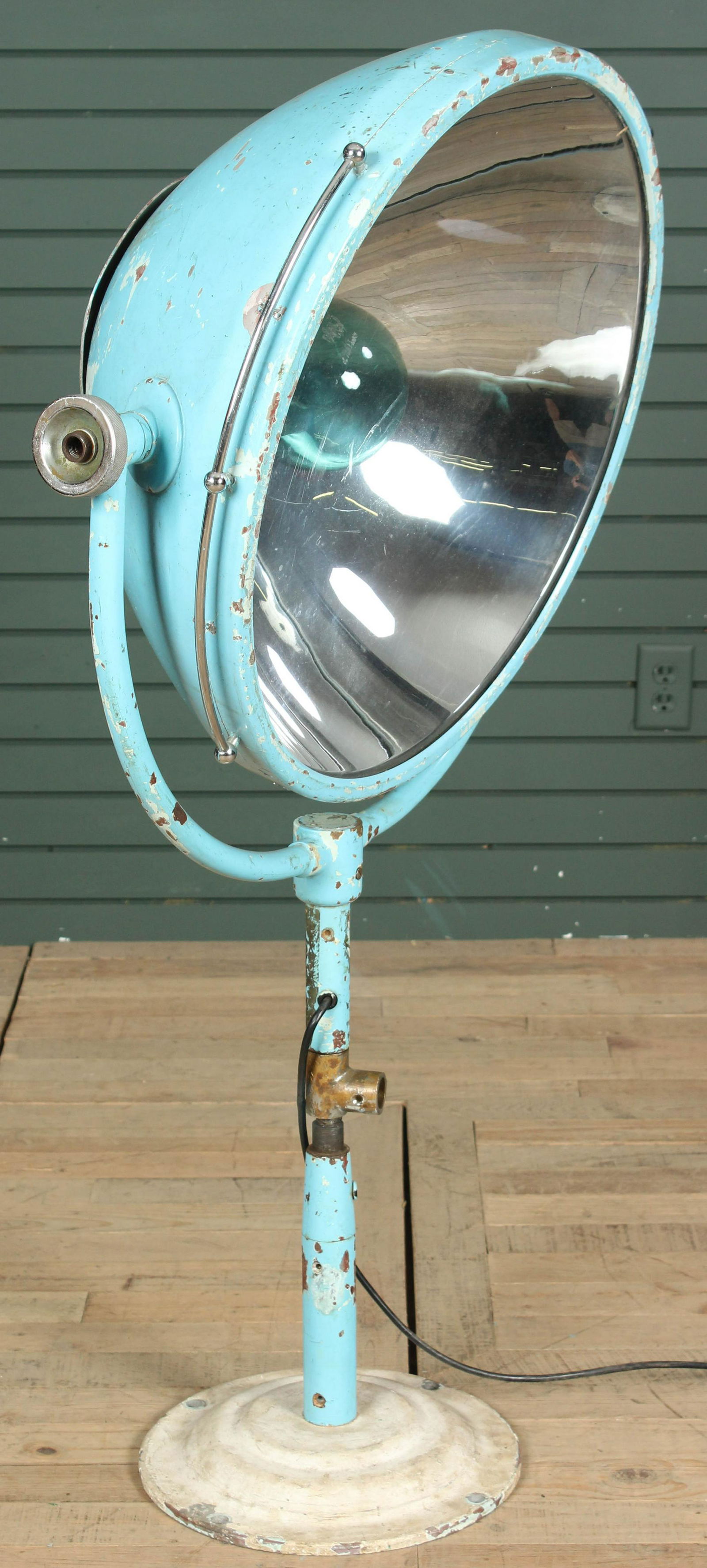 Vintage Painted Standing Reflecting Spot Light (1 of 7)