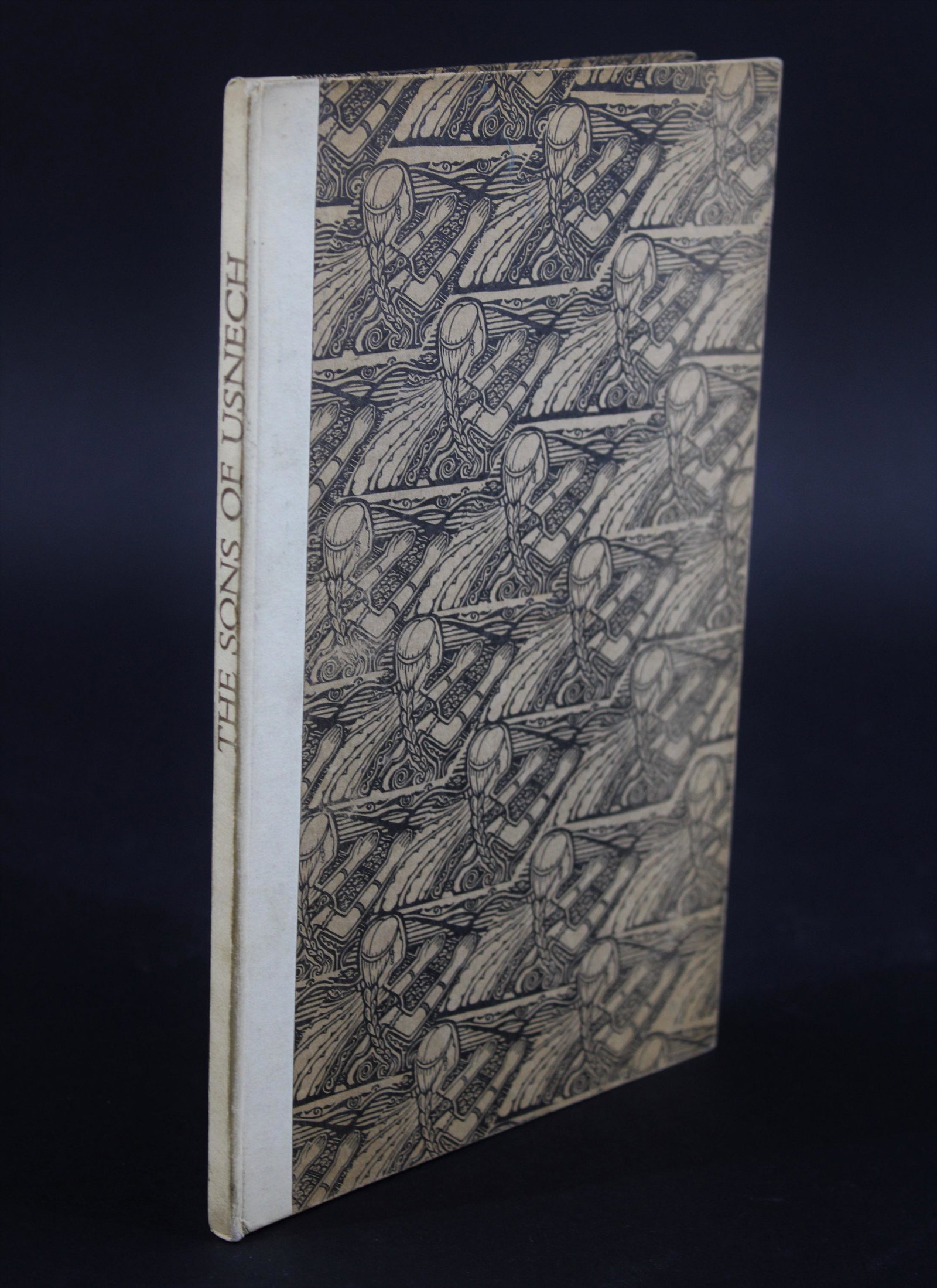 The Sons of Usnech, Dolmen Press.: The Sons of Usnech, Dolmen Press. Longes Mac n-Usnig: Being the Exile and Death of the Sons of Usnech, The Dolmen Press, 1954, 224/225, printed by hand. Darkened spine no glassine wrapper, some darken