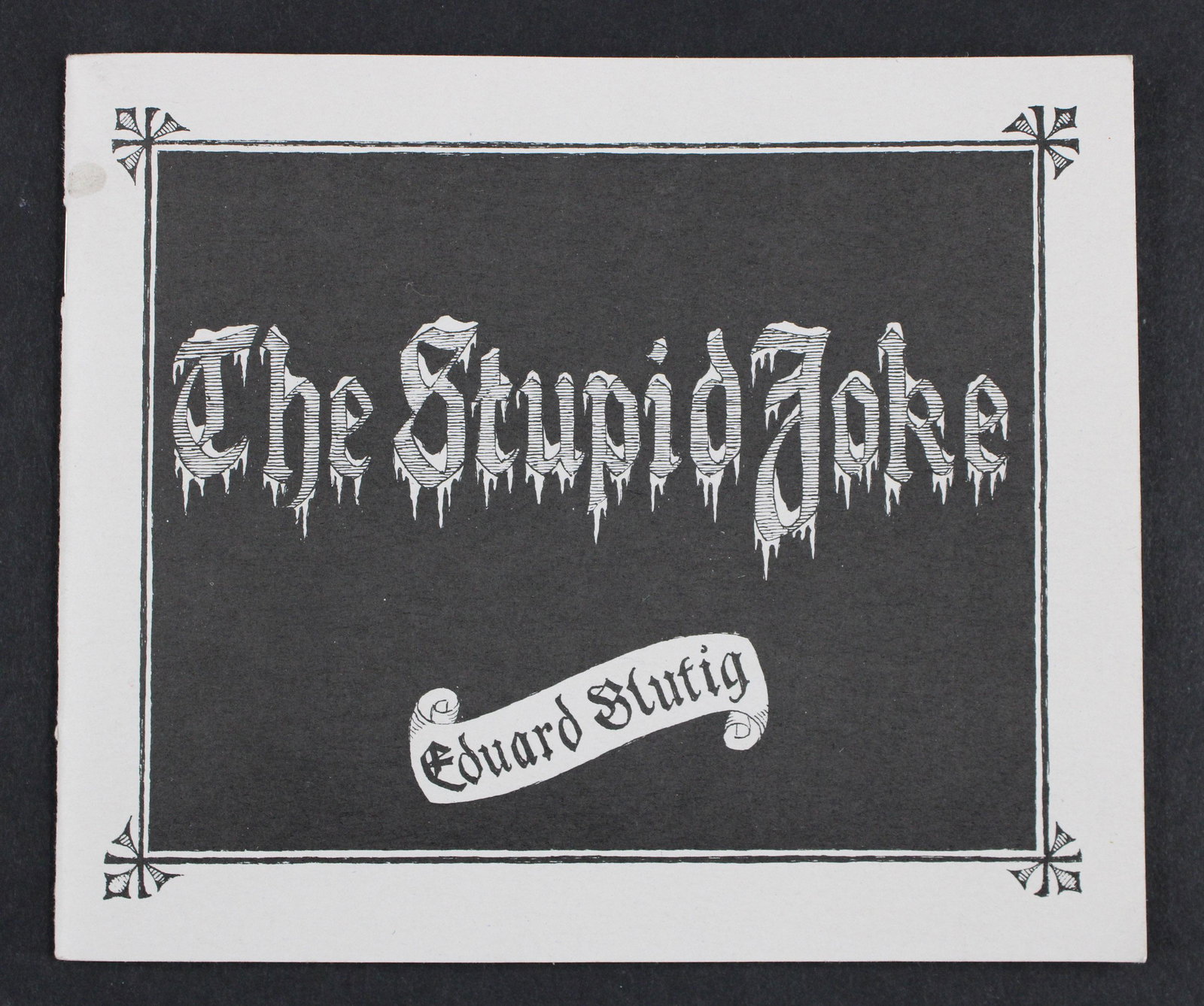 Edward Gorey, Eduard Blutig, Regera Dowdy: The Stupid Joke. Eduard Blutig's Der Stiefelknecht in a translation by Mrs. Regera Dowdy with original pictures by O. Mude. The Fantod Press, 1990. Signed and numbered 40/500