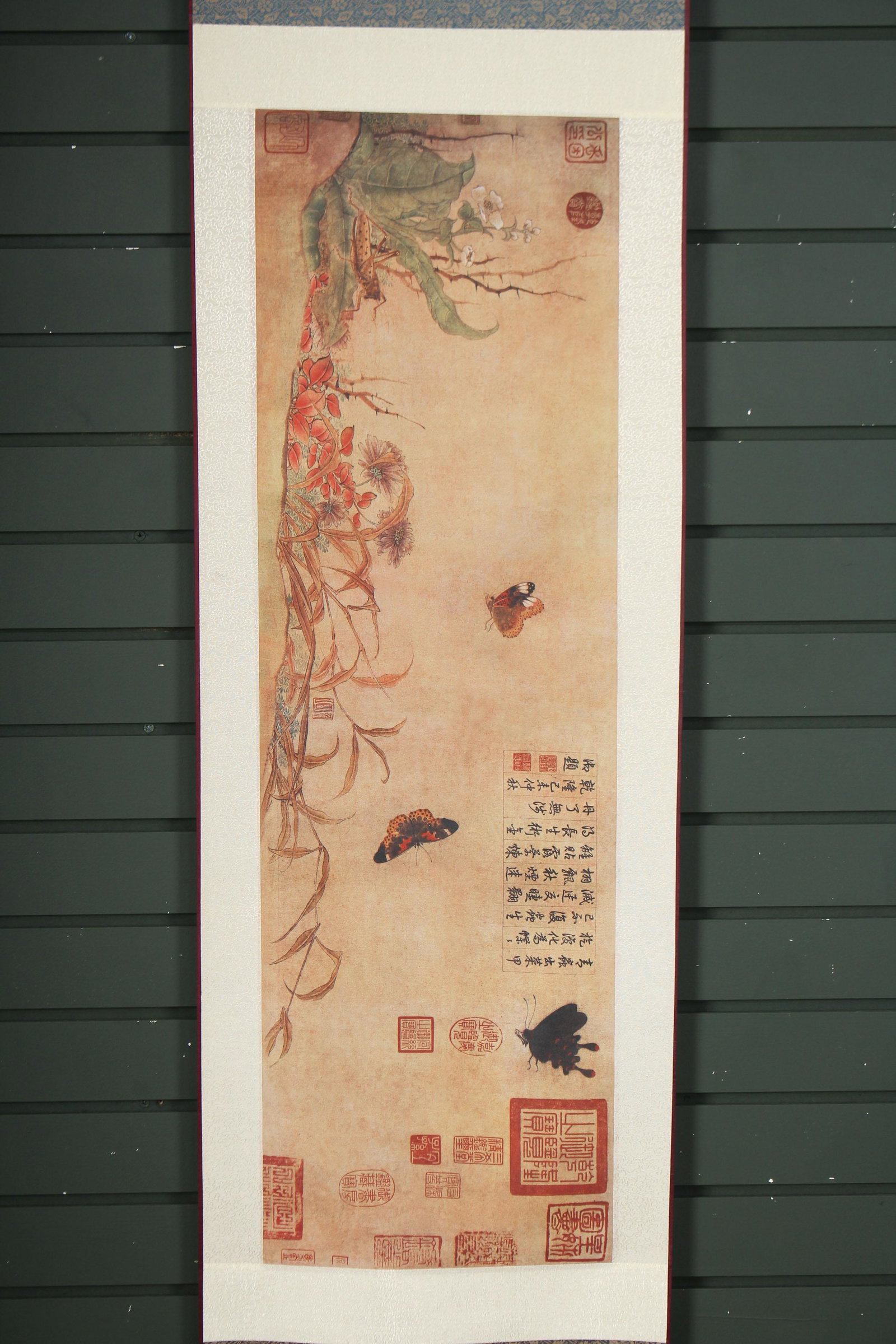 Chinese Scroll: Chinese Scroll. Size of box: 3"H x 20"W x 3.5"D