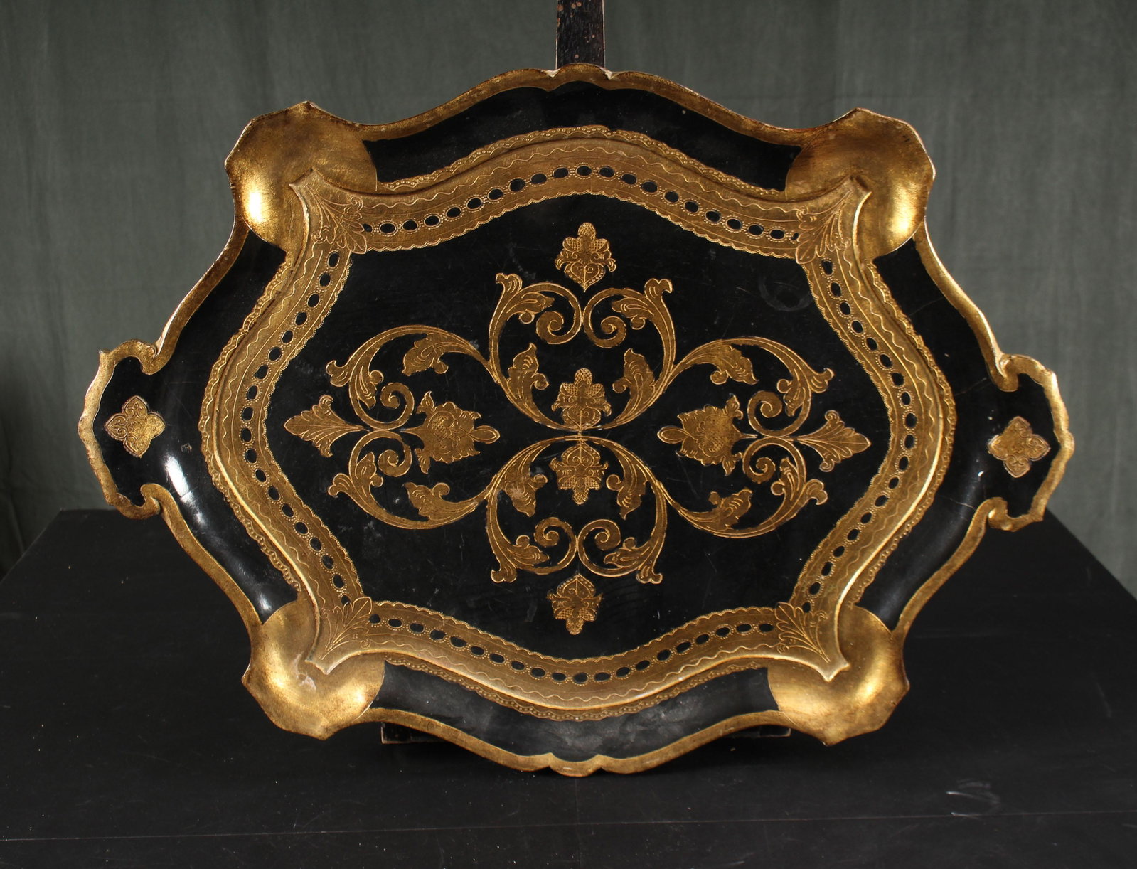 Italian Venetian Style Gilt Wood Tray: Italian Venetian Style Gilt Wood Tray. For Bergdof Goodman. Size: 21.5" x 30"