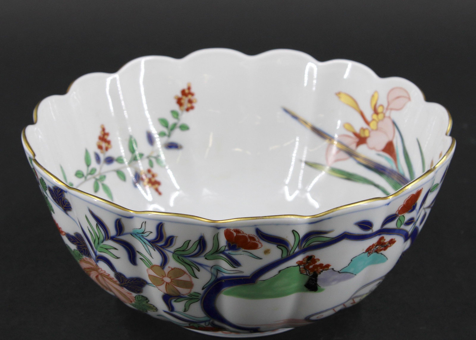 Mottahedeh Burghley House Repro Japanese Bowl: Mottahedeh Burghley House Repro Japanese Bowl. Size: 3.75"H x 8"W x 8"D
