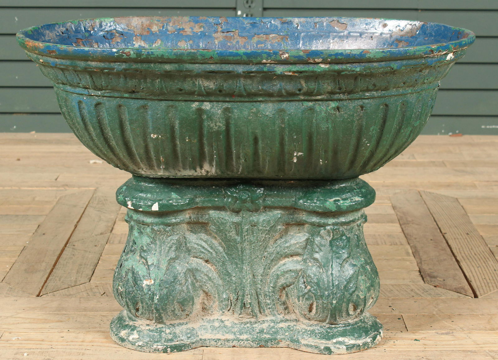 Antique Cast Iron Planter (1 of 7)