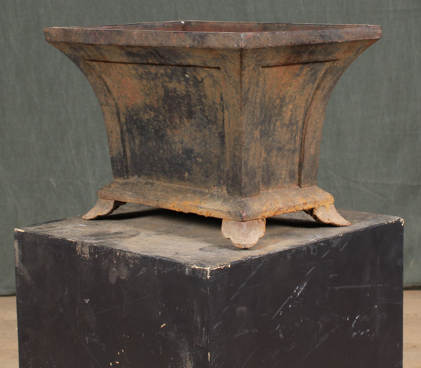 Regency Style Cast Iron Planter: A Regency style cast iron garden planter with downswept sides and flared feet. Size: 11.5"H x 16"W x 11"D