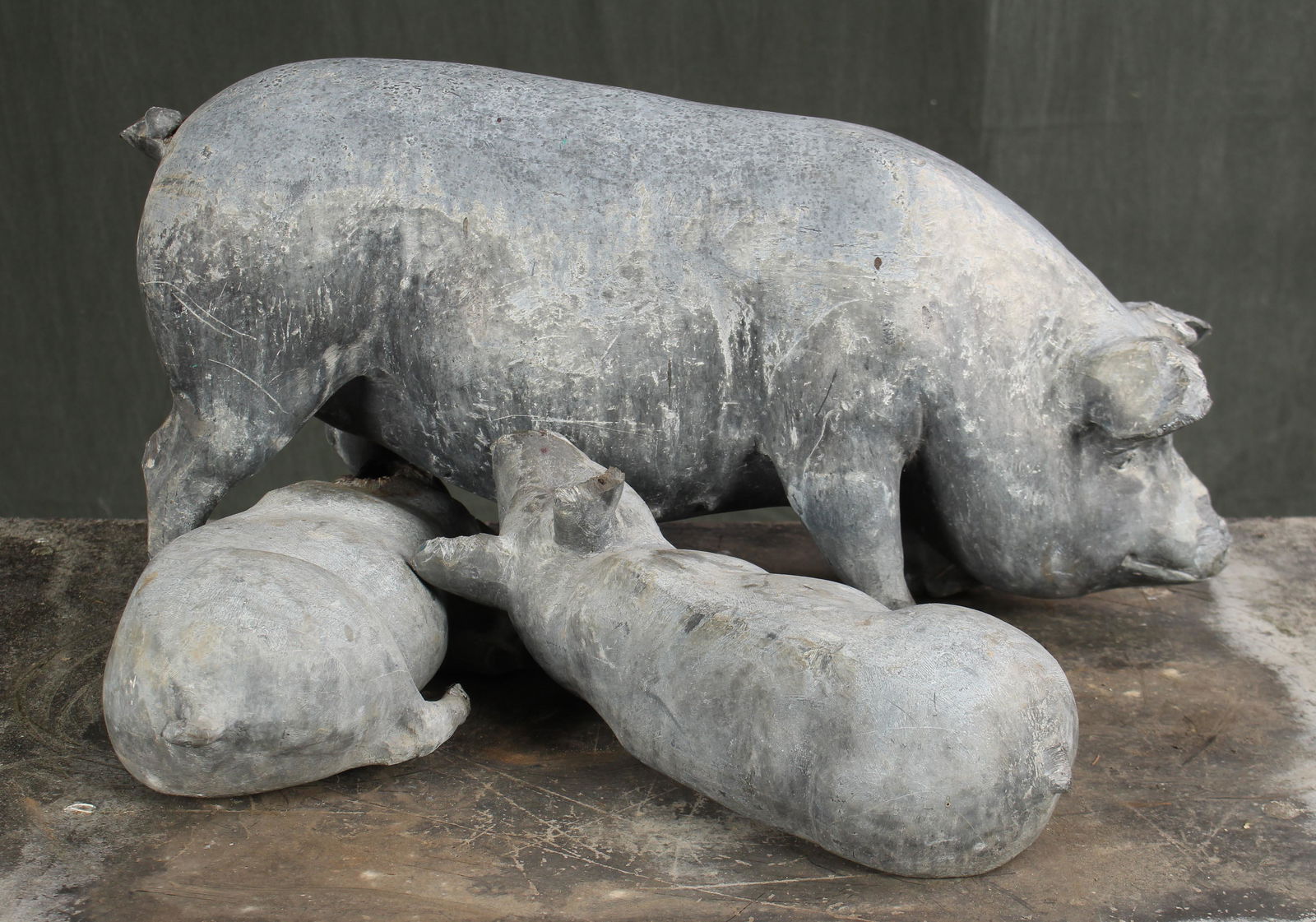 Figural Lead Garden Sow with Suckling Pigs (1 of 12)