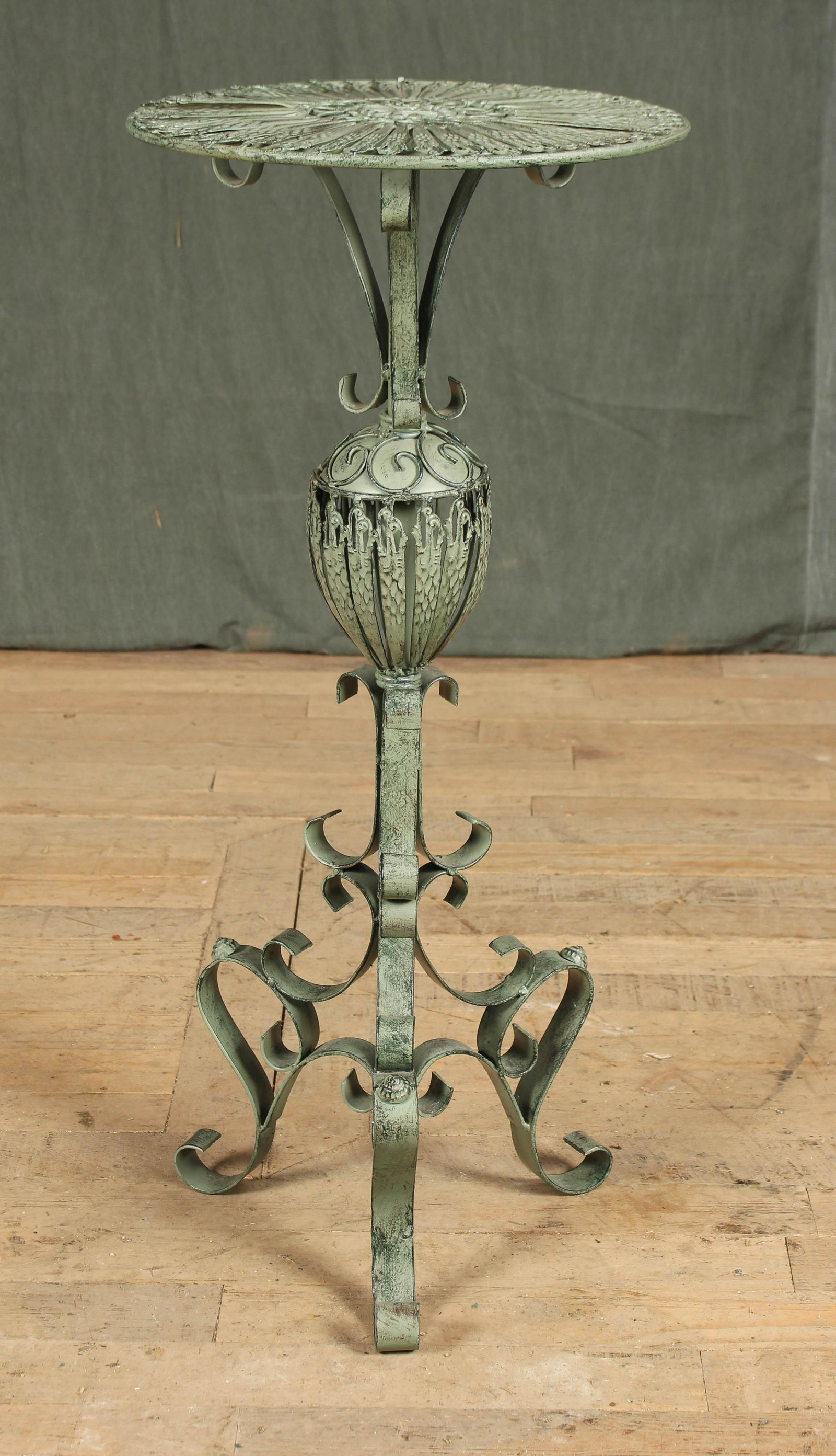 Decorator Painted Metal Fernery Stand: A metal painted fernery stand. Size: 31"H x 14"Dia.