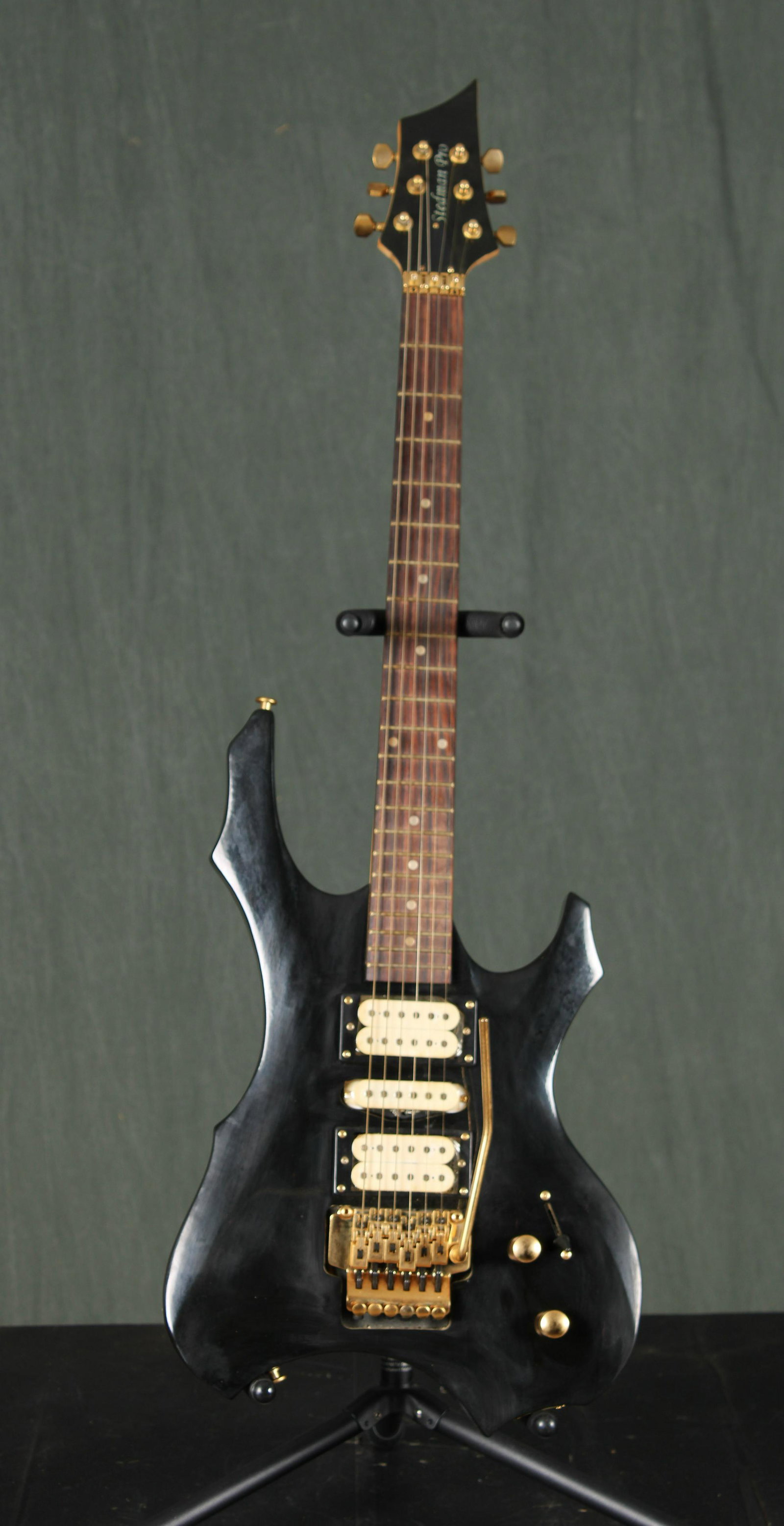 Stedman Pro Black and Gold Tone Electric Guitar (1 of 11)