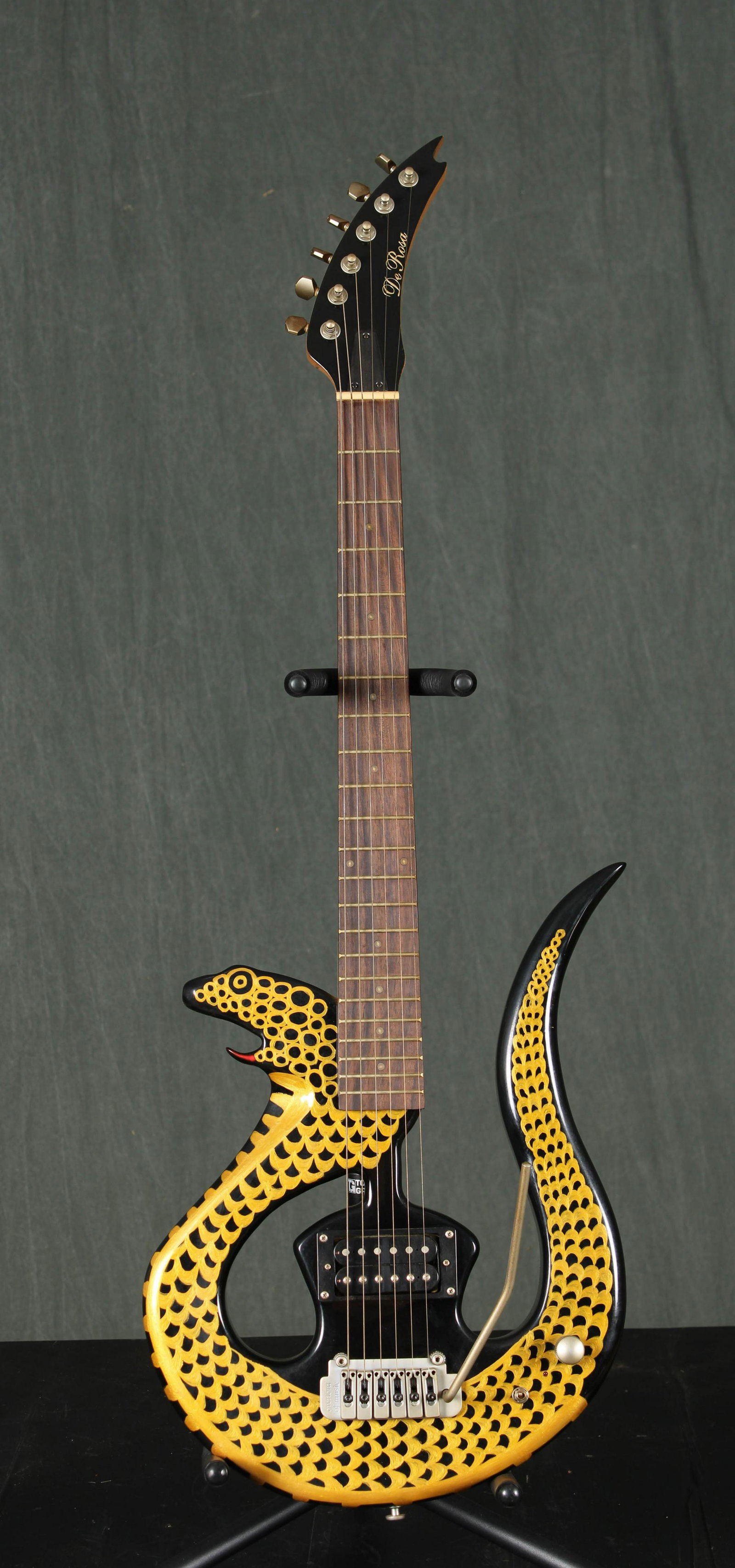 Vintage DeRosa Snake Electric Guitar: Vintage DeRosa Snake Electric Guitar. Size: 37" x 13" x 2.75"