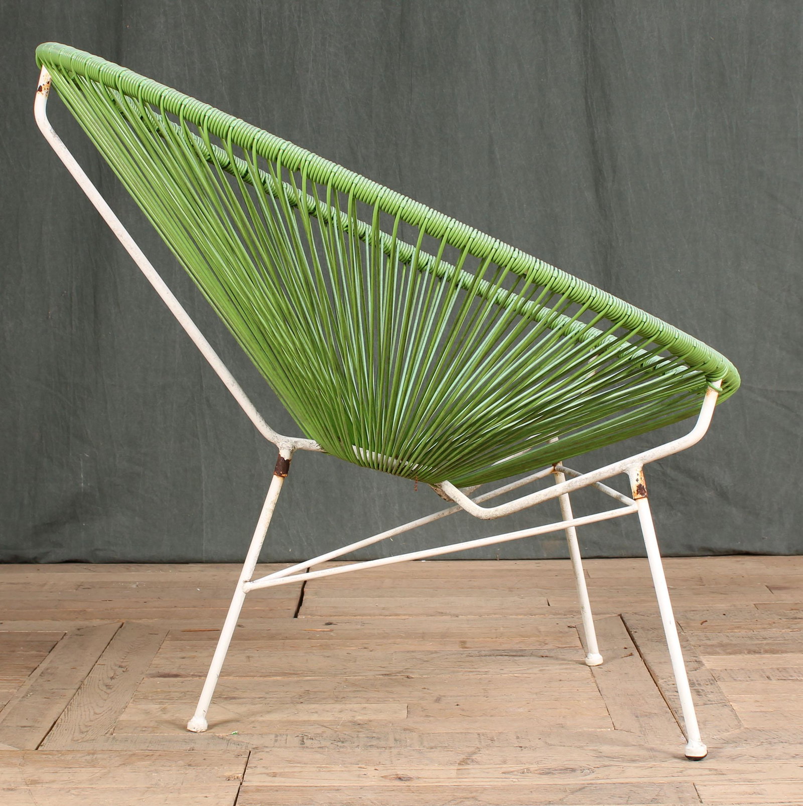 Vintage Saucer Garden Chair: Vintage Saucer Garden Chair. Size: 32"T x 27"L x 33"D