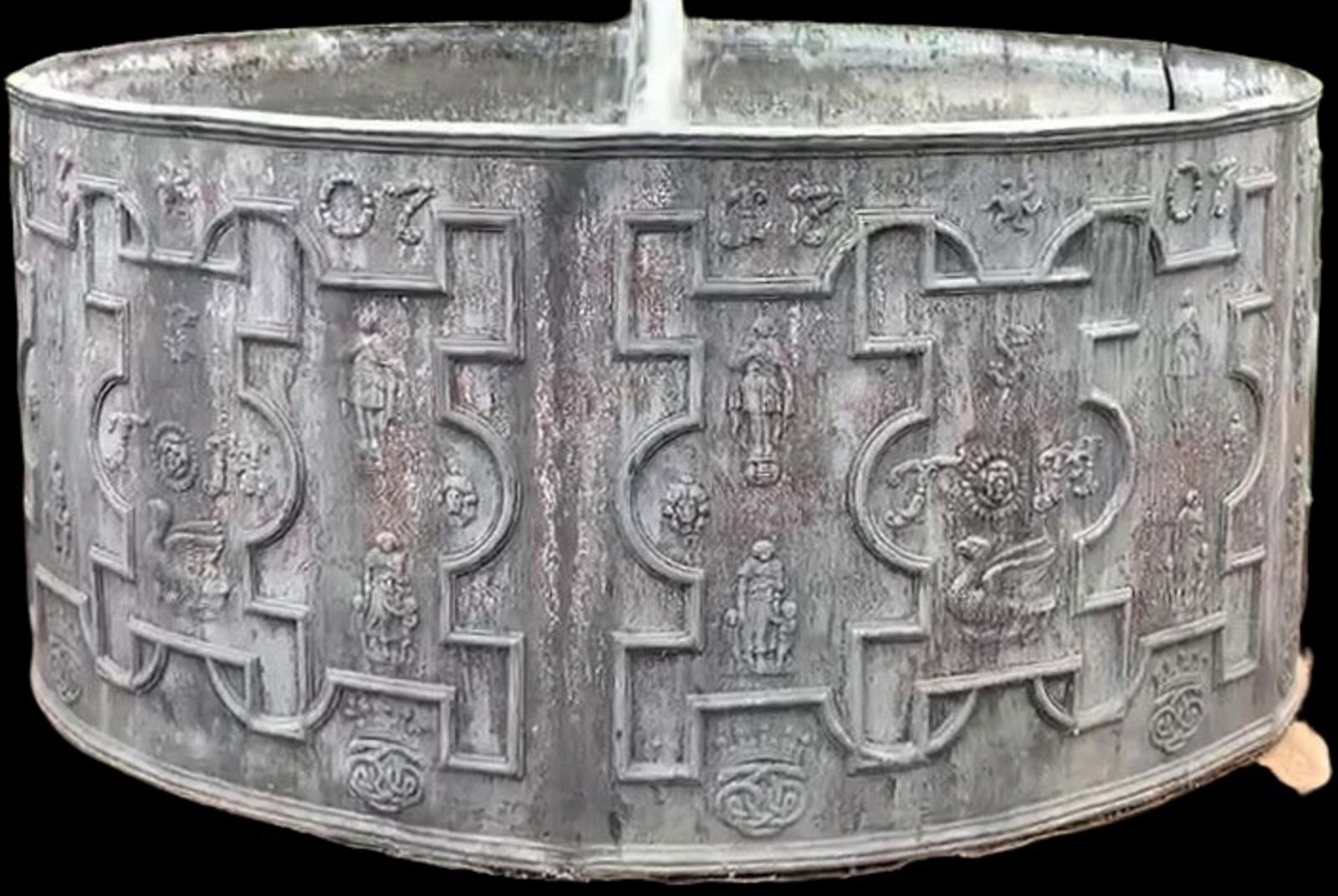 Impressive Large Scale English Lead Fountain Basin (1 of 4)