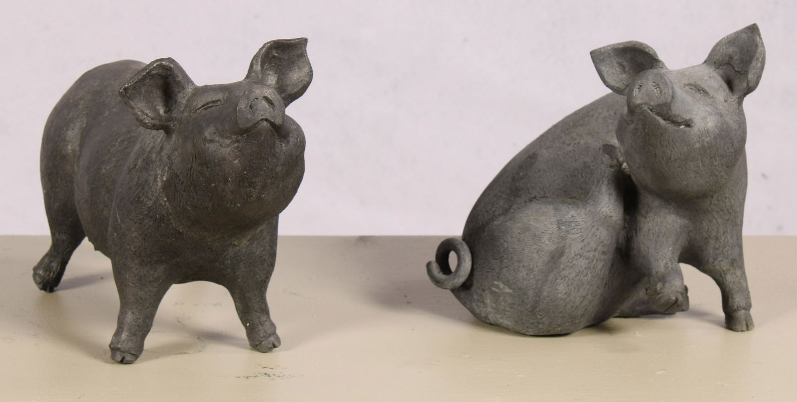 Group of 2 English Lead Garden Piglets (1 of 7)