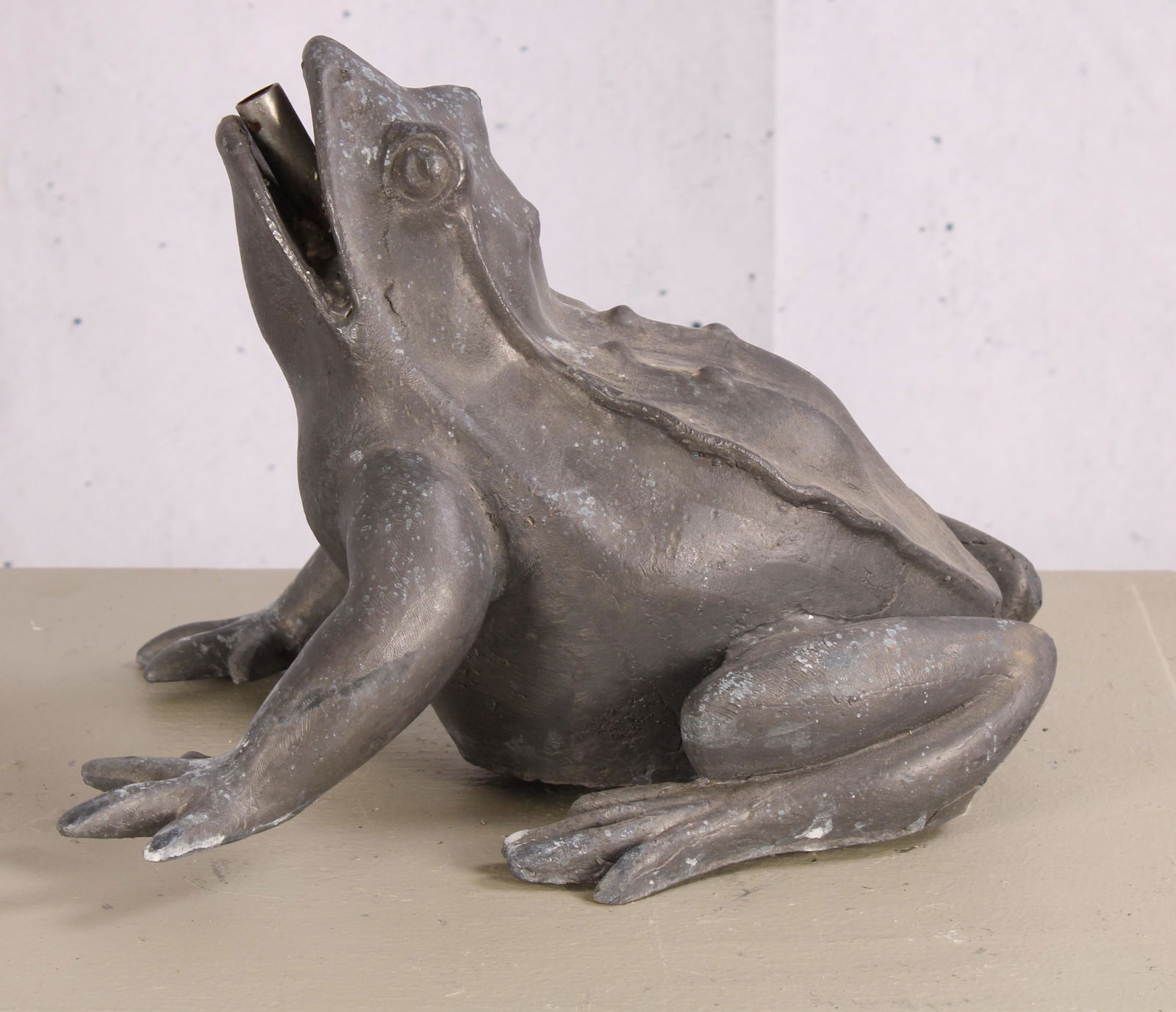 Cast Lead Frog Garden Fountain Spout (1 of 7)