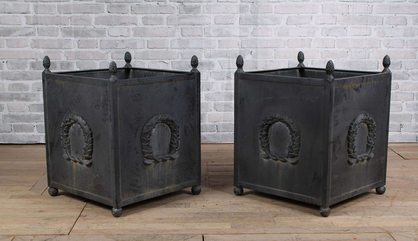 Pair of Laurel Wreath Box Planters (1 of 5)