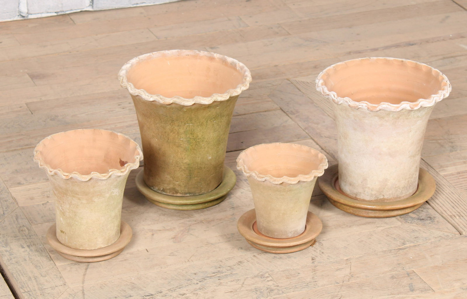 Terracotta Planters With Pie Crust Edging (1 of 3)