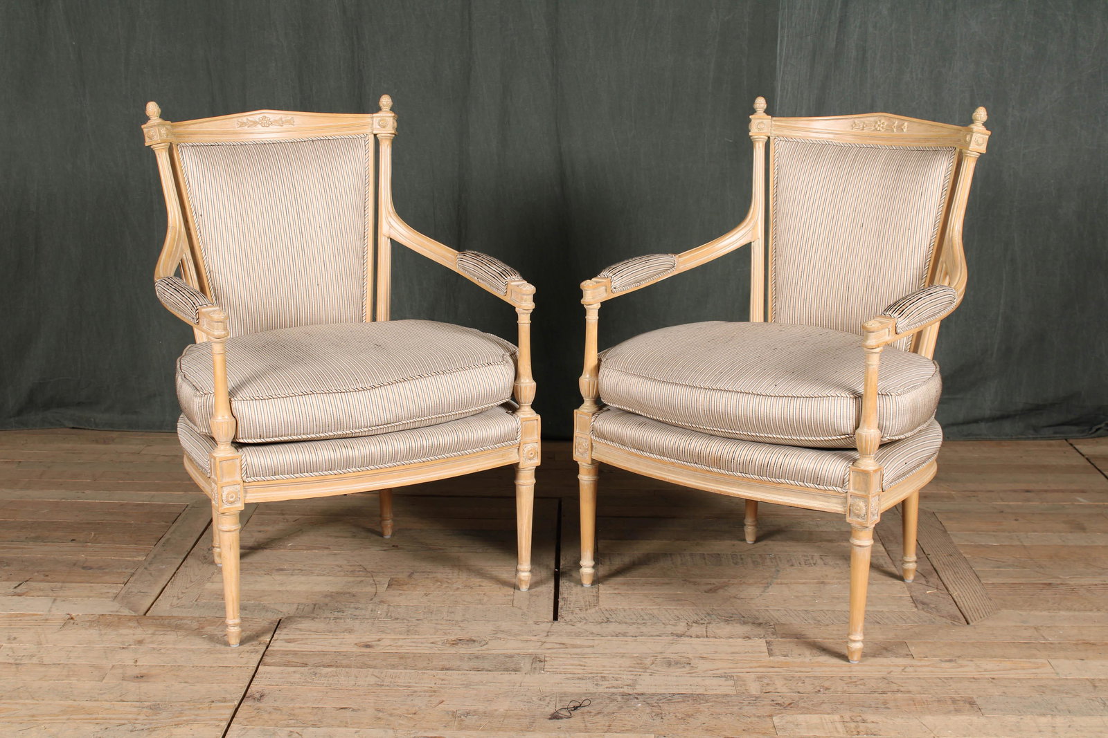 Pair Decorator Bergeres (1 of 6)