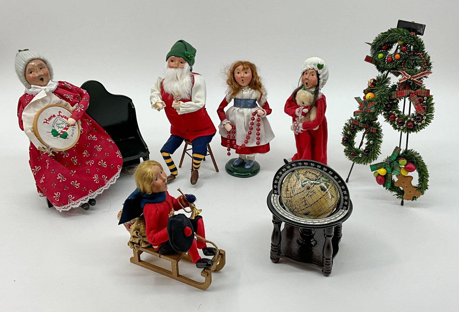 Byer's Choice Santa with Carolers Group (1 of 8)