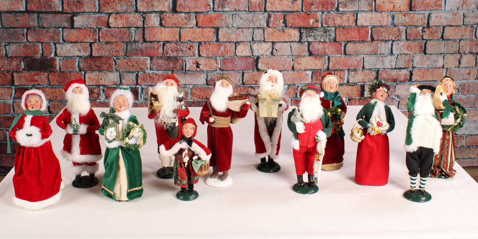 Byer's Choice Grouping of Carolers: A selection of carolers from Byers Choice with classic red and green attire. Earliest from 1988, see photos for more dates. From a single owner collection, PA Estate, box stored. Size: approximately 1