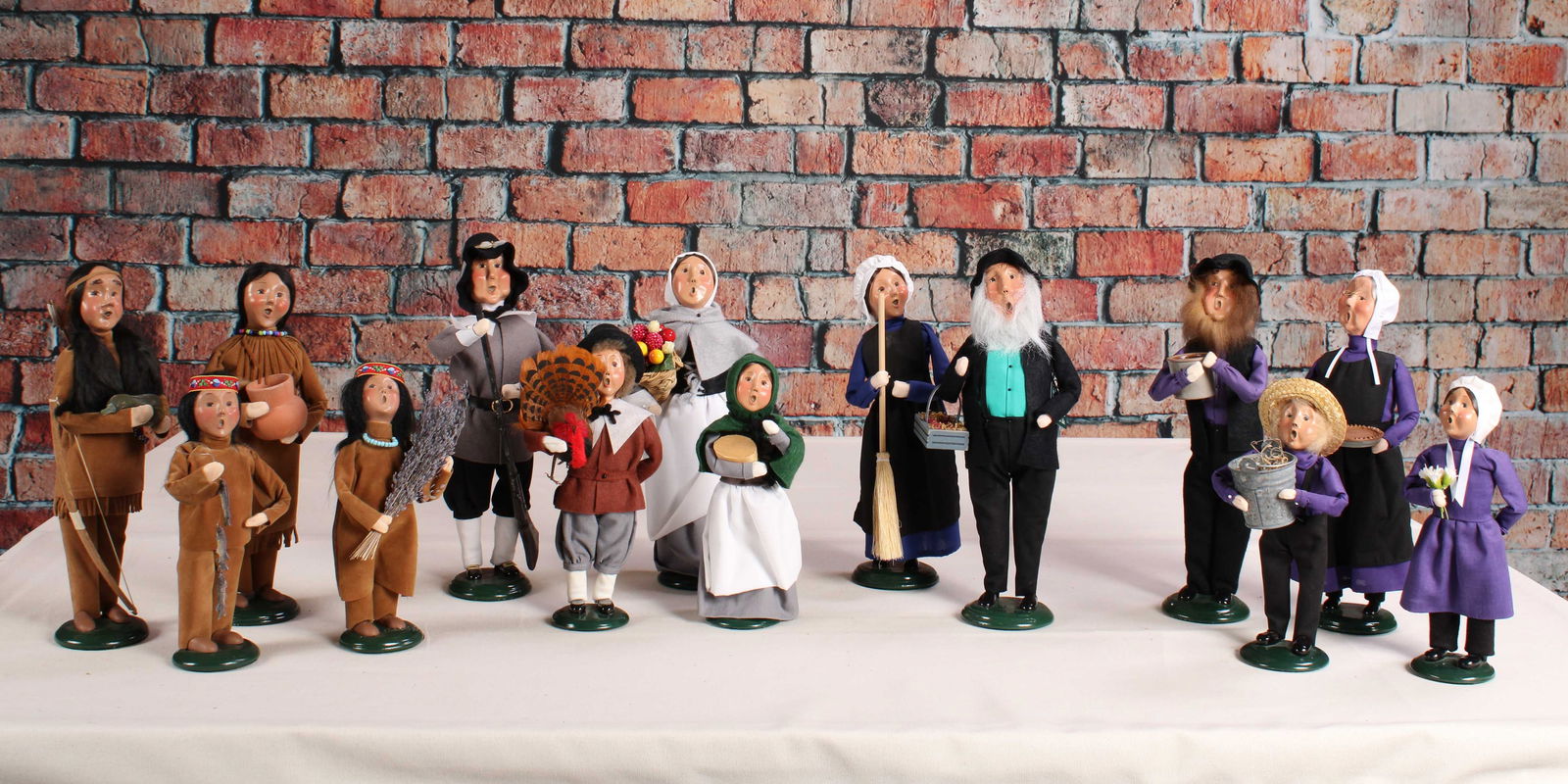Byer's Choice Caroler Figures Variety (1 of 10)