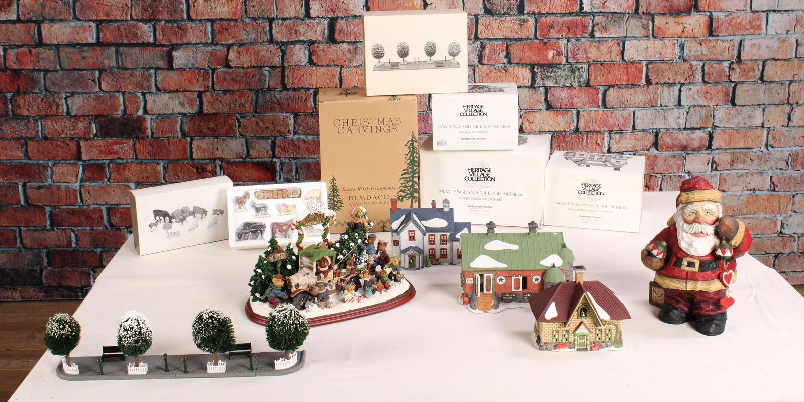 Assorted Christmas Village Holiday Decor (1 of 9)
