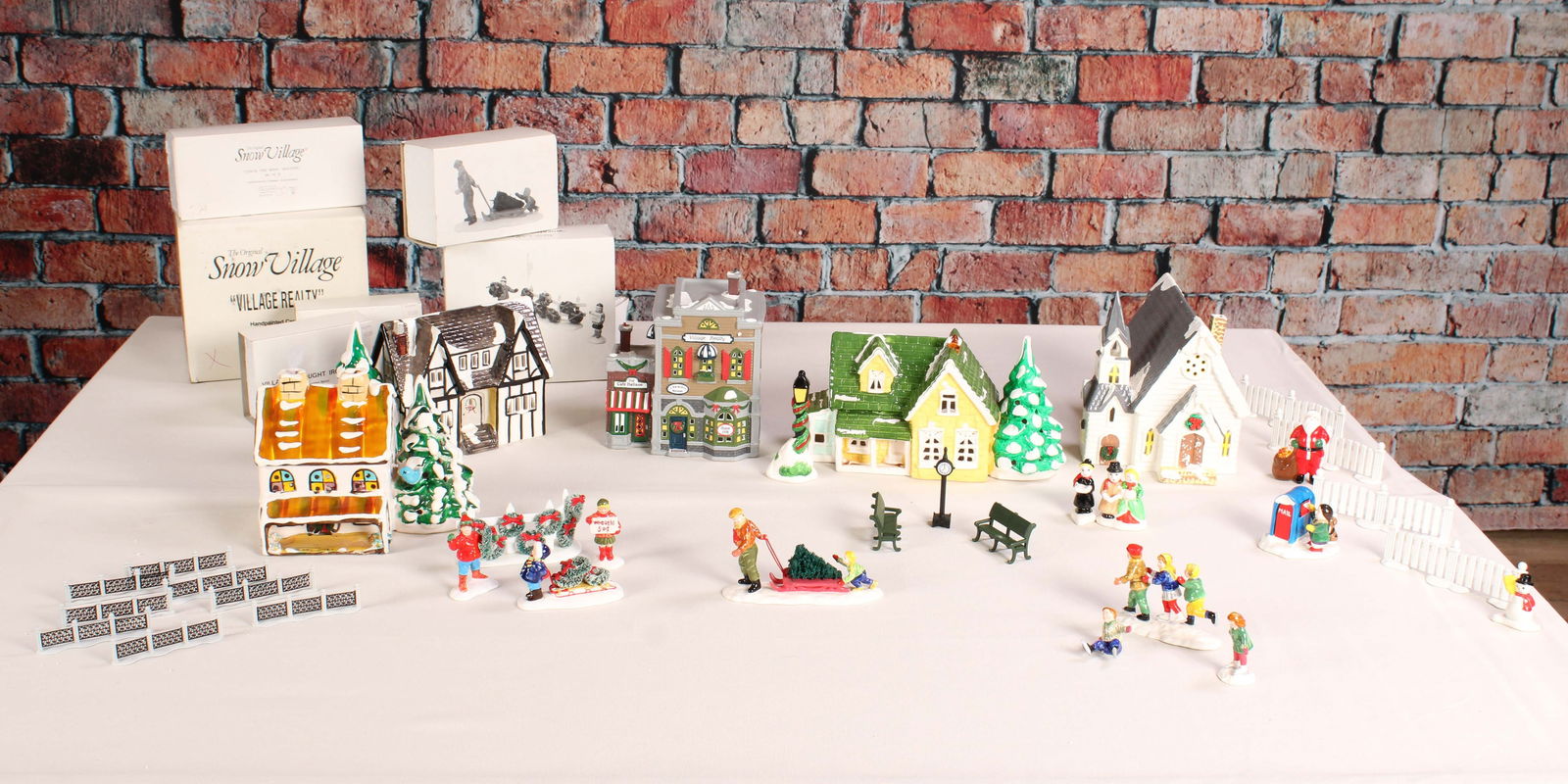 Christmas Decor, Snow Village Pieces (1 of 7)