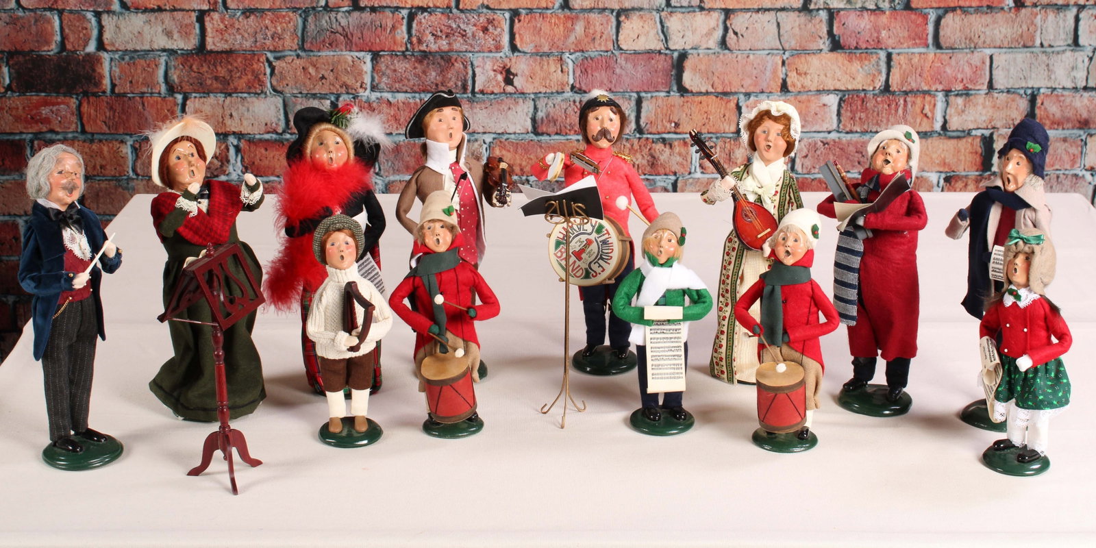 Byer's Choice Carolers, Band Members: 13 carolers, adults and children, with instruments. See photos for release dates. From a single owner collection, PA estate, stored in a box. Size: approximately 14"T x 5" diameter Shipping Note: For 