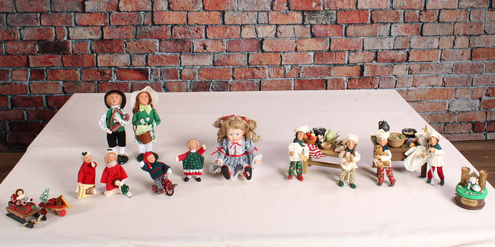 Assorted Holiday Decor, Figures (1 of 13)