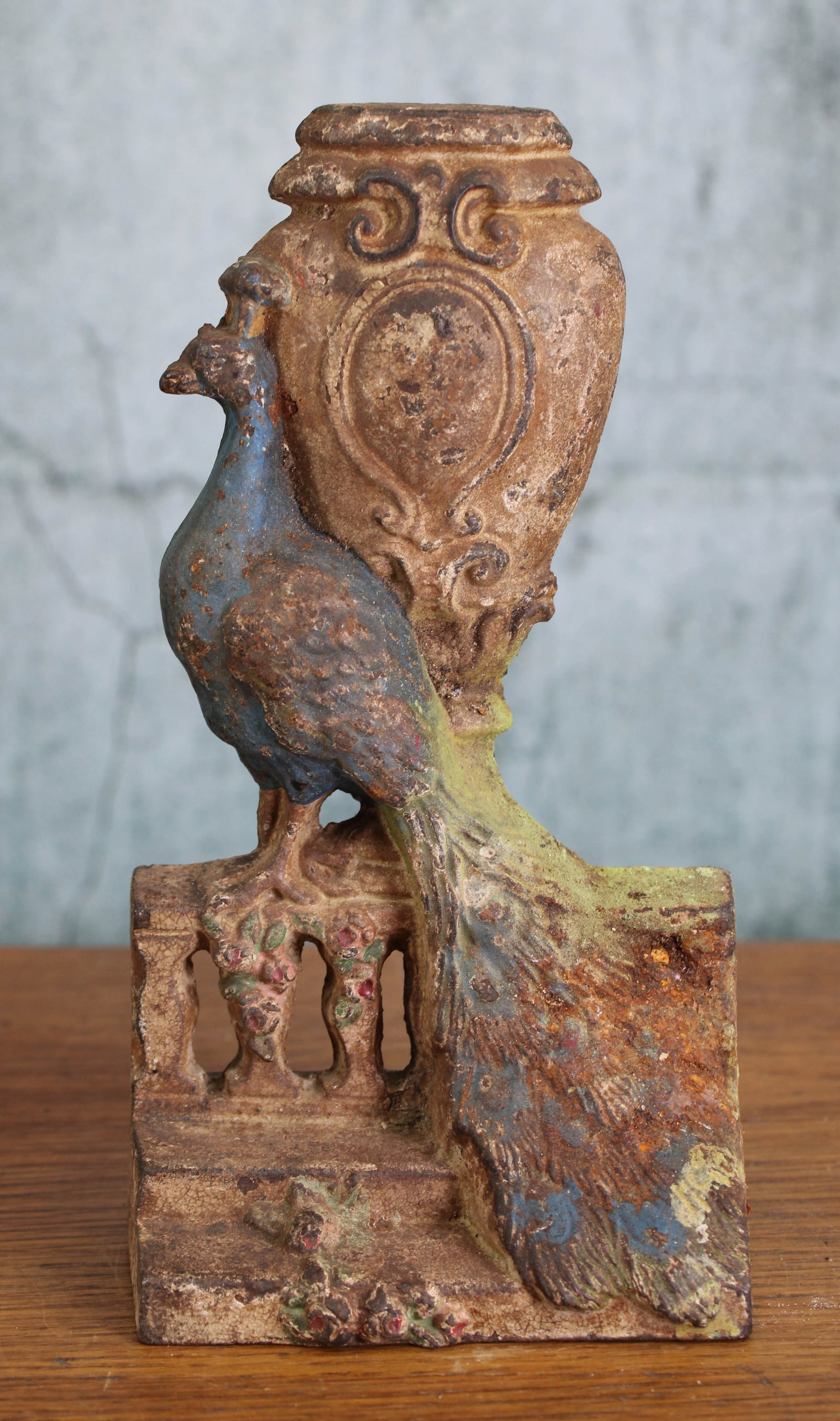 Peacock and Urn, Hubley # 208 Doorstop: Peacock and Urn, Hubley # 208 Doorstop. Cast Iron. Height: 7.75" Provenance: Single owner collection, suburban Philadelphia estate. Shipping Note: For your convenience, we have arranged with Craig Vog