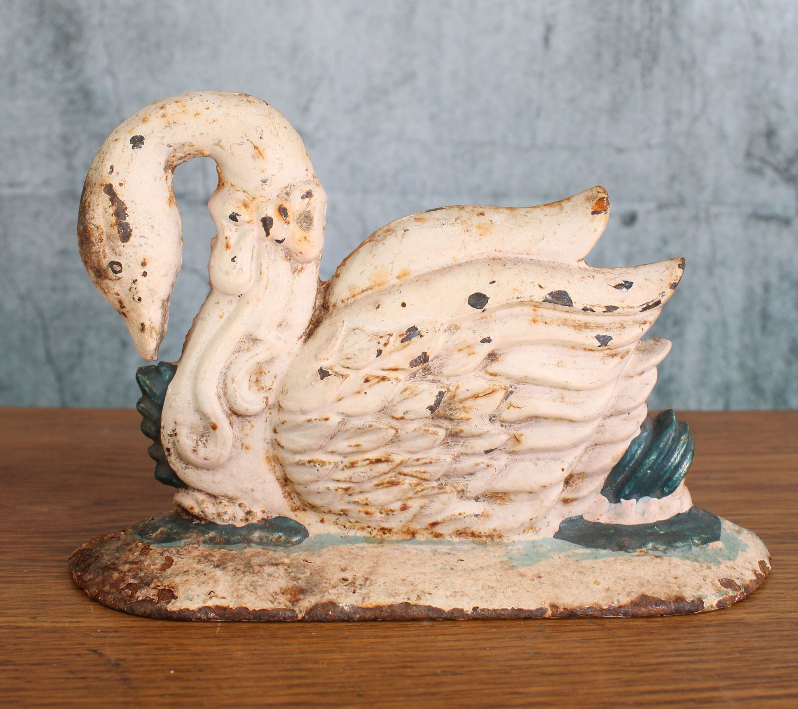 Cast Iron Swan Doorstop (1 of 5)