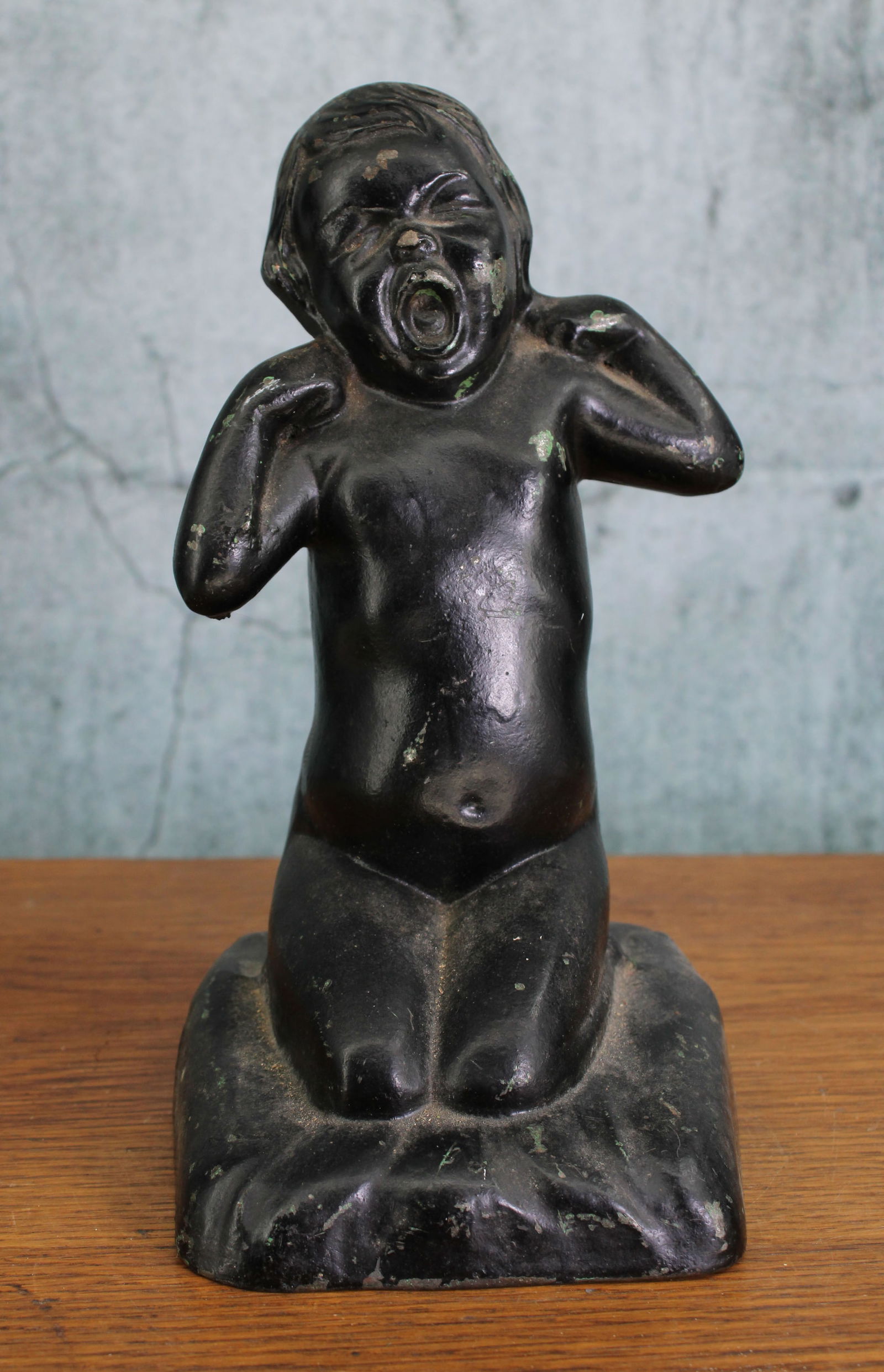 Cast Iron Yawning Baby Doorstop (1 of 5)