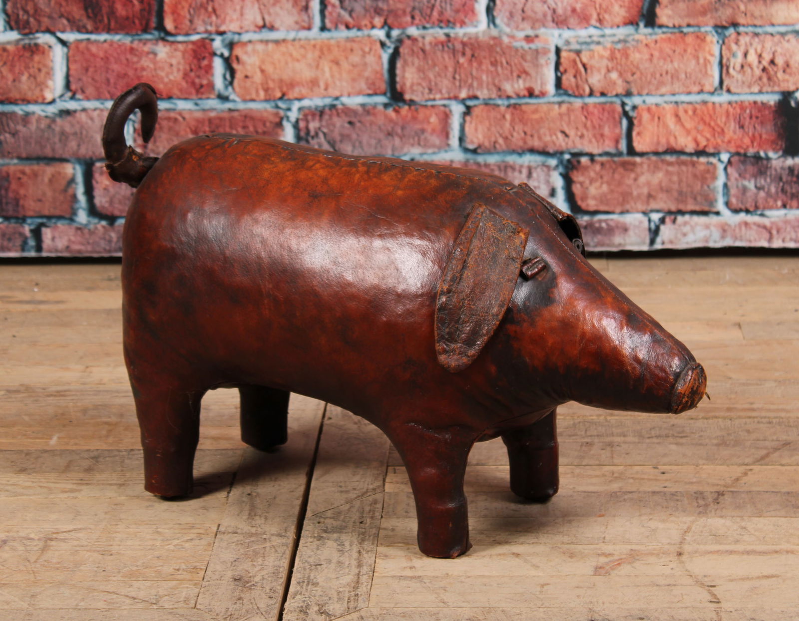 Omersa for Abercrombie and Fitch, Leather Pig (1 of 7)