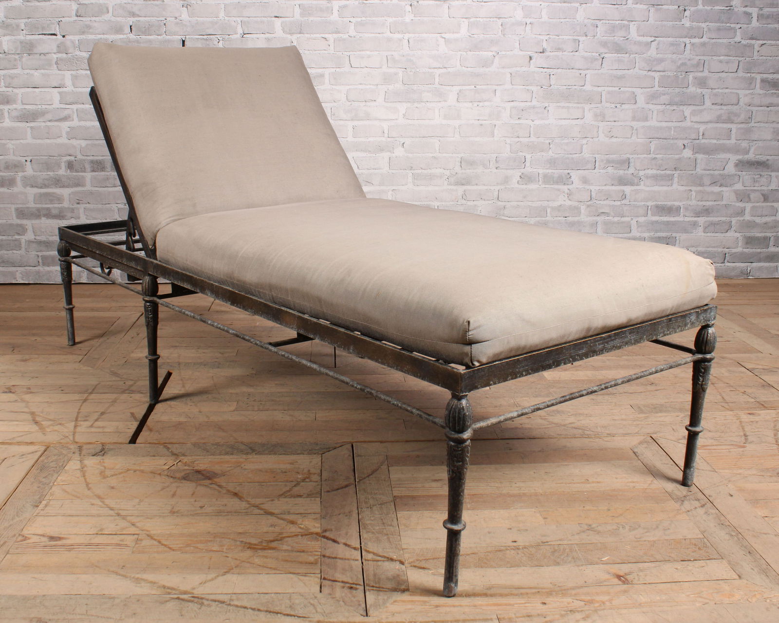 Michael Taylor, Montecito, Chaise Longue: Single chaise lounge, Michael Taylor, Montecito collection, with cushions. From a private Princeton Estate. Size: 22"T x 79"L x 31"W